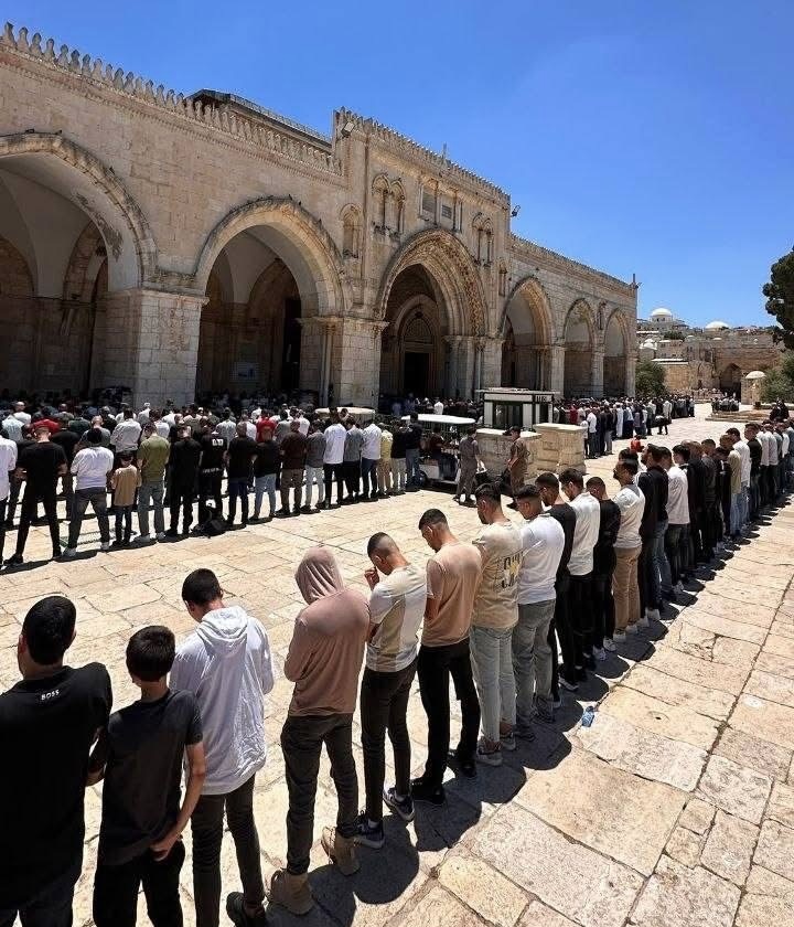 أكثر من 60 ألف مصل يؤدون صلاة الجمعة في المسجد الأقصى