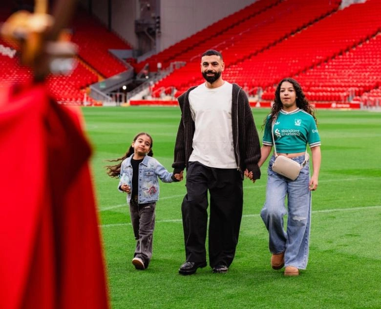 محمد صلاح وبناته يخطفون القلوب في وثائقي ليفربول عن مسيرته