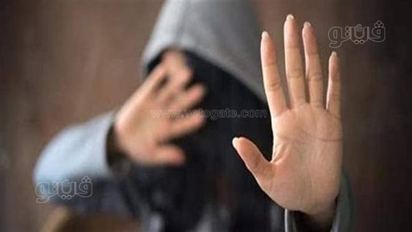 تفريغ محادثات مؤلف شهير بتهمة التحرش بعدد من الفتيات