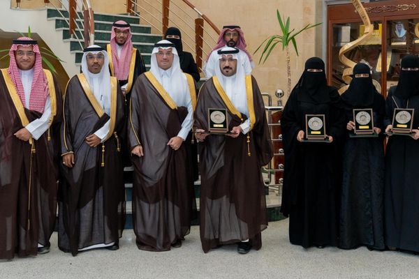 محافظ الأحساء يكرّم معلمين حققوا جوائز في معرض جنيف الدولي للاختراعات 2026