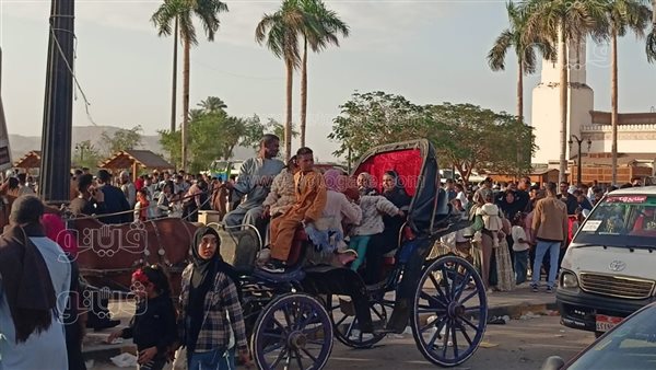 احتفالات أهالي الأقصر بثاني أيام عيد الفطر بساحة أبو الحجاج (فيديو وصور)