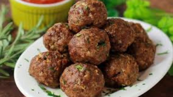 بدون زيوت .. طريقة عمل طاجن الكفتة في الفرن