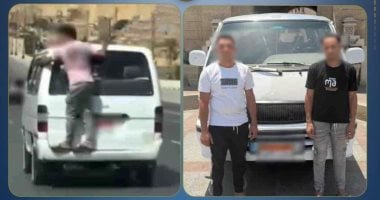 ضبط سائق ميكروباص سمح لشخص بالتعلق في الباب الخلفي