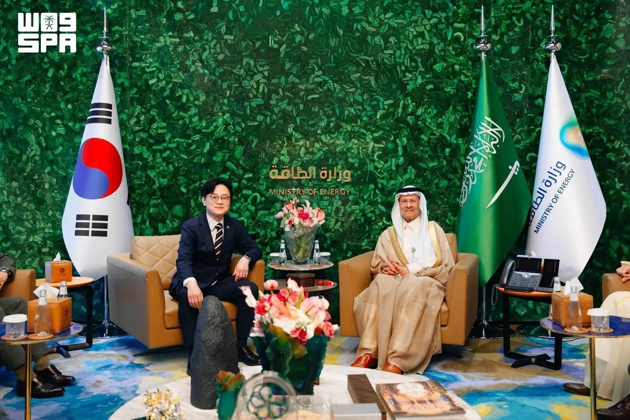 عبدالعزيز بن سلمان ووزير التجارة الكوري يوقعان مذكرة تفاهم في مجال الطاقة