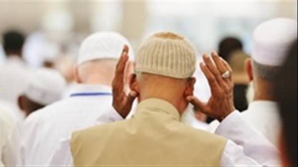 ما حكم صلاة مَن أدرك الإمام وهو راكع فكبر تكبيرة واحدة؟