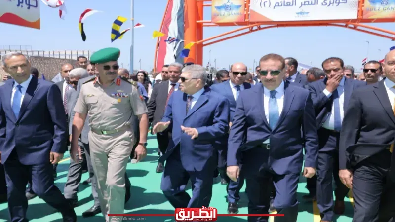 رئيس هيئة قناة السويس ومحافظ بورسعيد يفتتحان كوبرى النصر العائم 2 للربط بين مدينتي بورسعيد وبورفؤاد