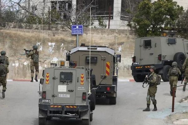 قوات الاحتلال الإسرائيلي تعتقل 16 فلسطينيًّا من الضفة الغربية