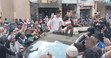 أهالى قرية الفنت يستقبلون نجم دولة التلاوة فى زفة تجوب شوارع القرية
