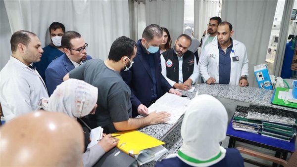 نائب وزير الصحة يوجه بتوفير كرسي أسنان بمركز طبي منيا القمح وصرف مكافأة للمتميزين