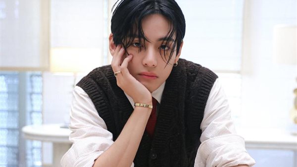 عضو بفرقة BTS يكسر صمته بعد تسريب رسائله الخاصة في قضية HYBE ومين هي جين