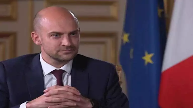 فرنسا تستدعي السفير الأمريكي احتجاجًا على هذا الموقف