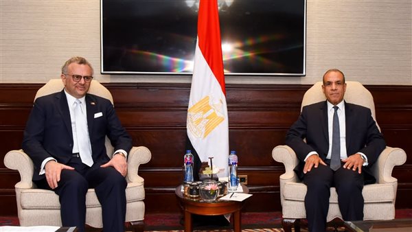 وزير الخارجية يبحث مع مستشار ترامب مستجدات الأوضاع في الشرق الأوسط وأفريقيا