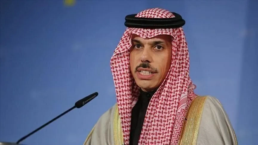 في اتصال هاتفي بالشيخ الصباح
