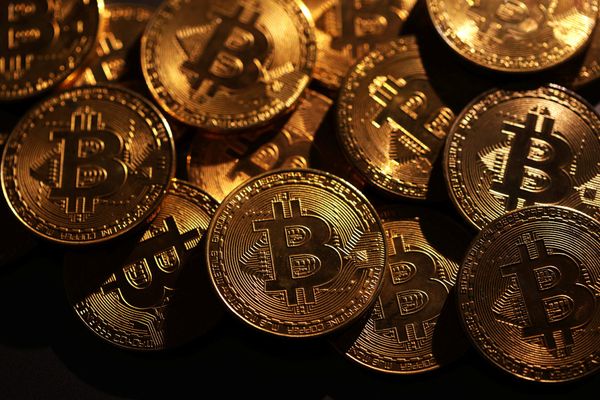 «بتكوين» دون الـ60 ألف دولار لأول مرة منذ أكتوبر 2024