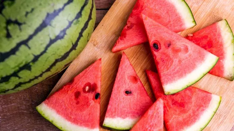 أكثر من مجرد فاكهة منعشة.. فوائد البطيخ في الصيف