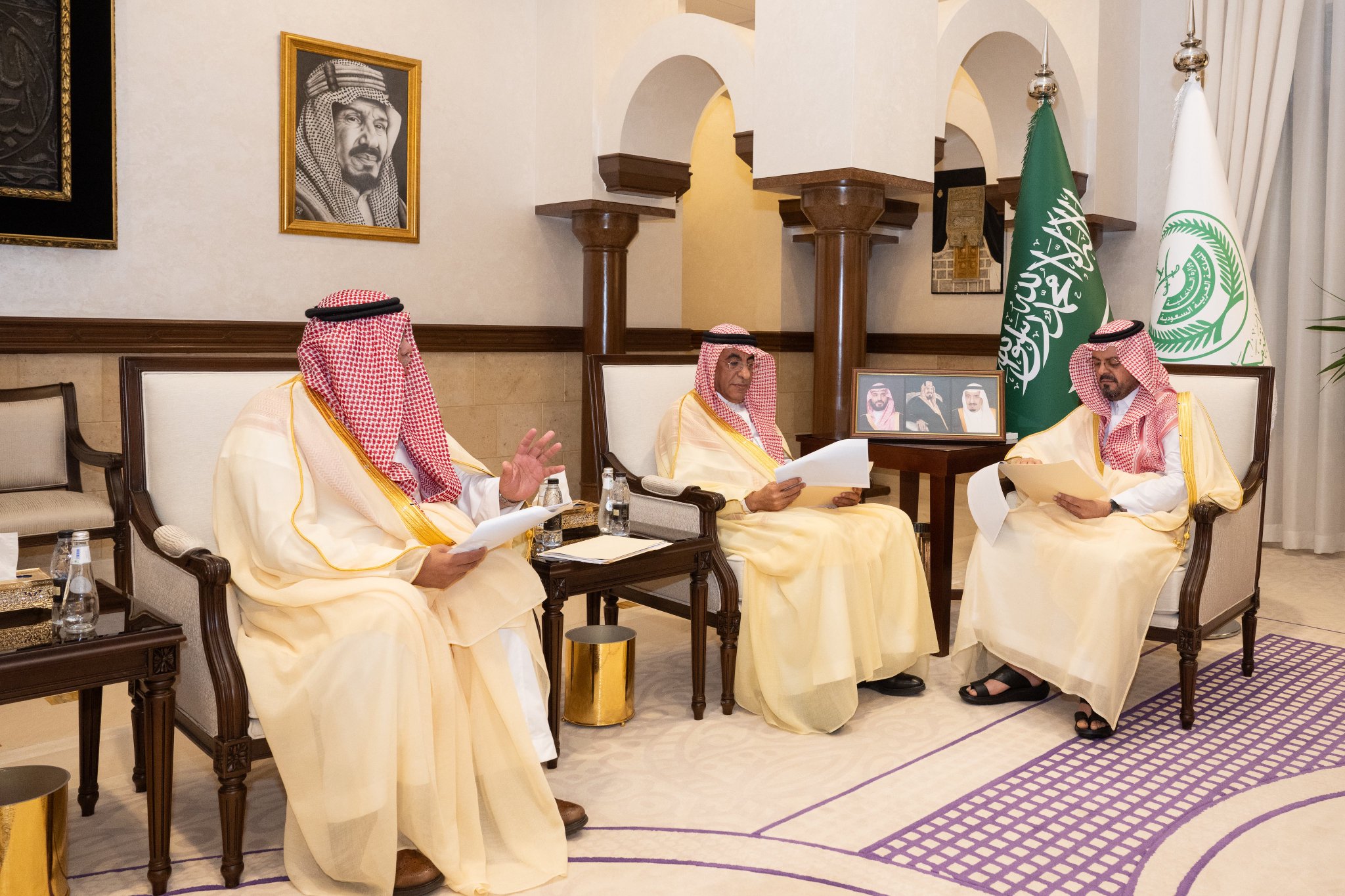 نائب أمير منطقة مكة المكرمة يتسلّم تقرير أعمال مطارات جدة عن الخطة التشغيلية لمطار الملك عبدالعزيز خلال رمضان