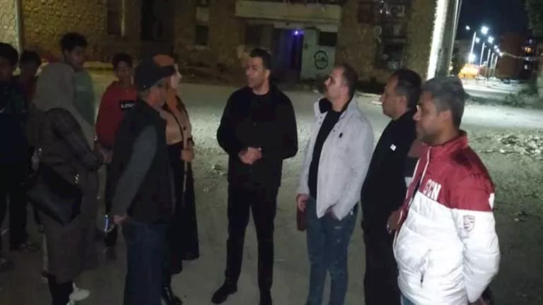 نائب محافظ السويس يتابع استبدال الكشافات التالفة والإنارة بالشوارع