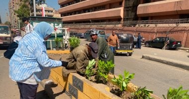 ضمن خطة التجميل.. زراعة أحواض الزهور بشارع النيل بالوراق (صور)