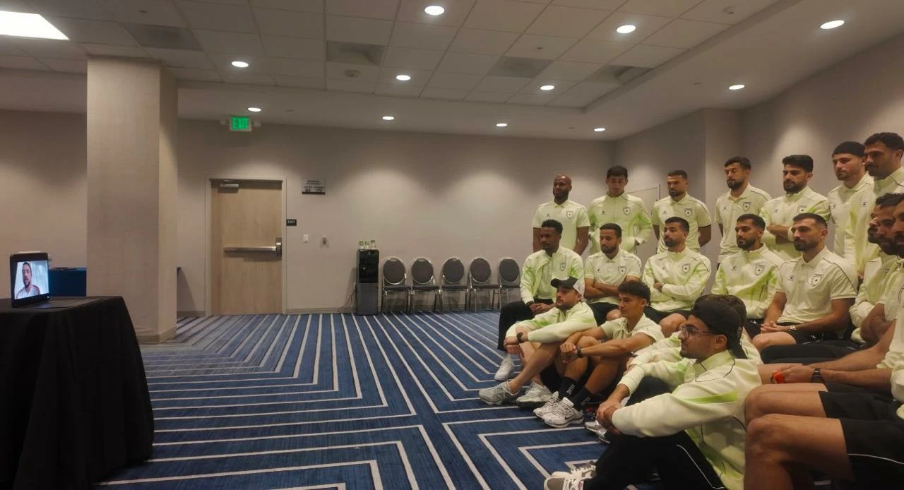 ولي العهد الأردني يدعم «النشامى» قبل مواجهة الجزائر