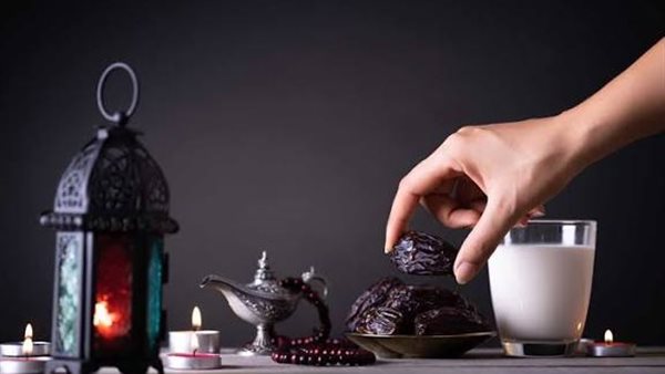 كيف تعوض السوائل المفقودة في الصيام؟ نصائح مهمة من معهد التغذية