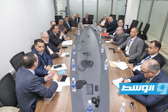 مؤسسة النفط تبحث التعاون مع القطاع الخاص في التكرير والصناعات التحويلية