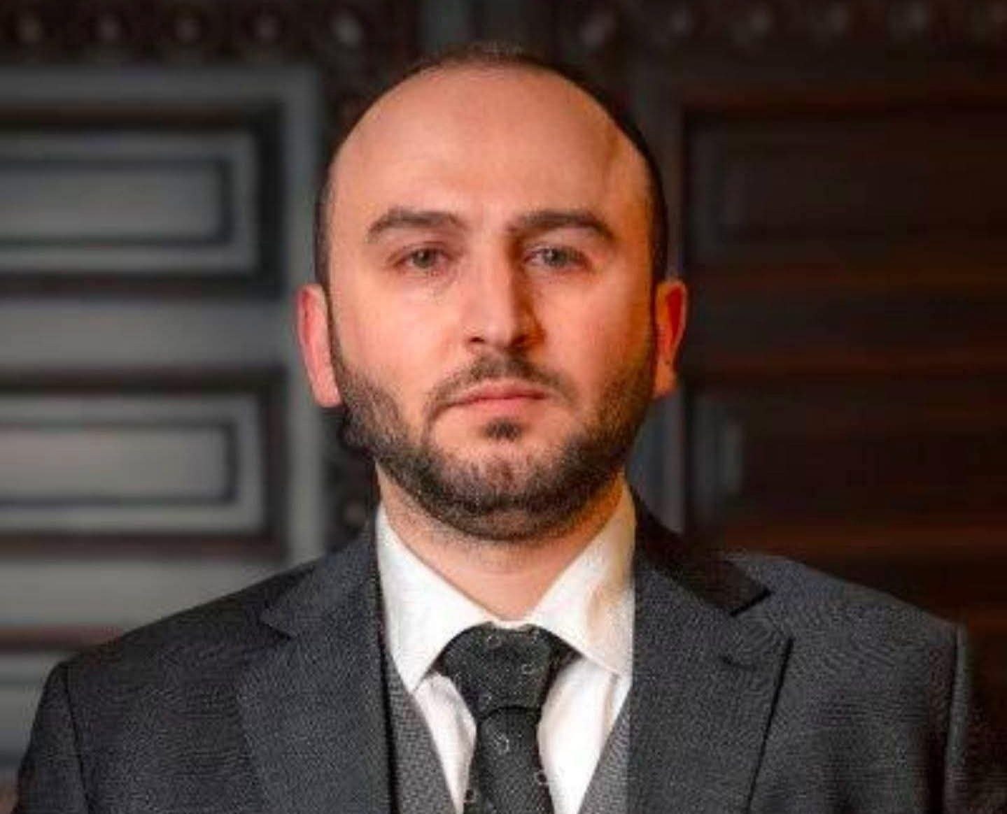 مصادر: تعيين عبد الرحمن الأعمى أميناً عاماً لشؤون رئاسة الجمهورية خلفاً للشرع.. وتغييرات جديدة في حمص