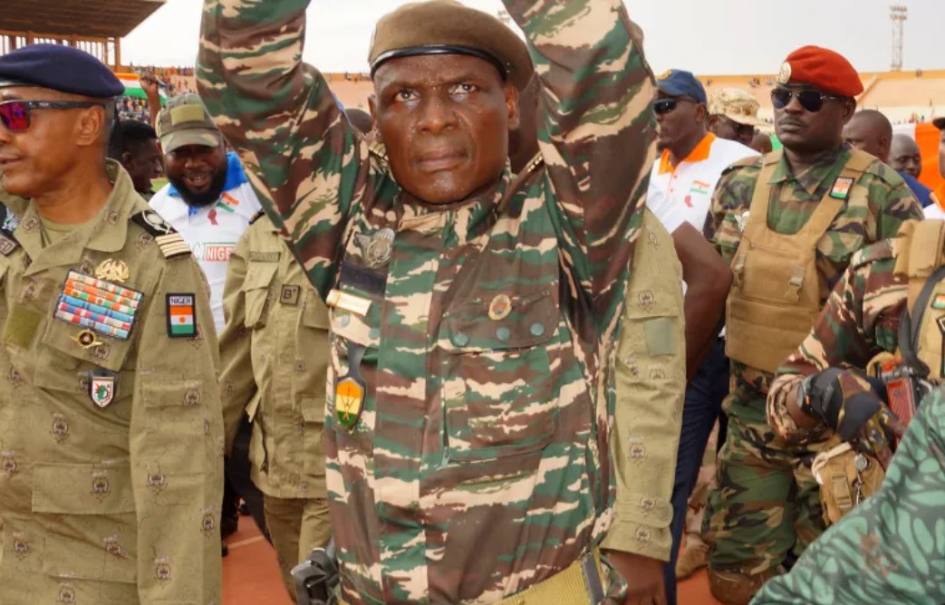 مسؤول عسكري في النيجر يدعو المواطنين إلى الاستعداد لمواجهة مع فرنسا