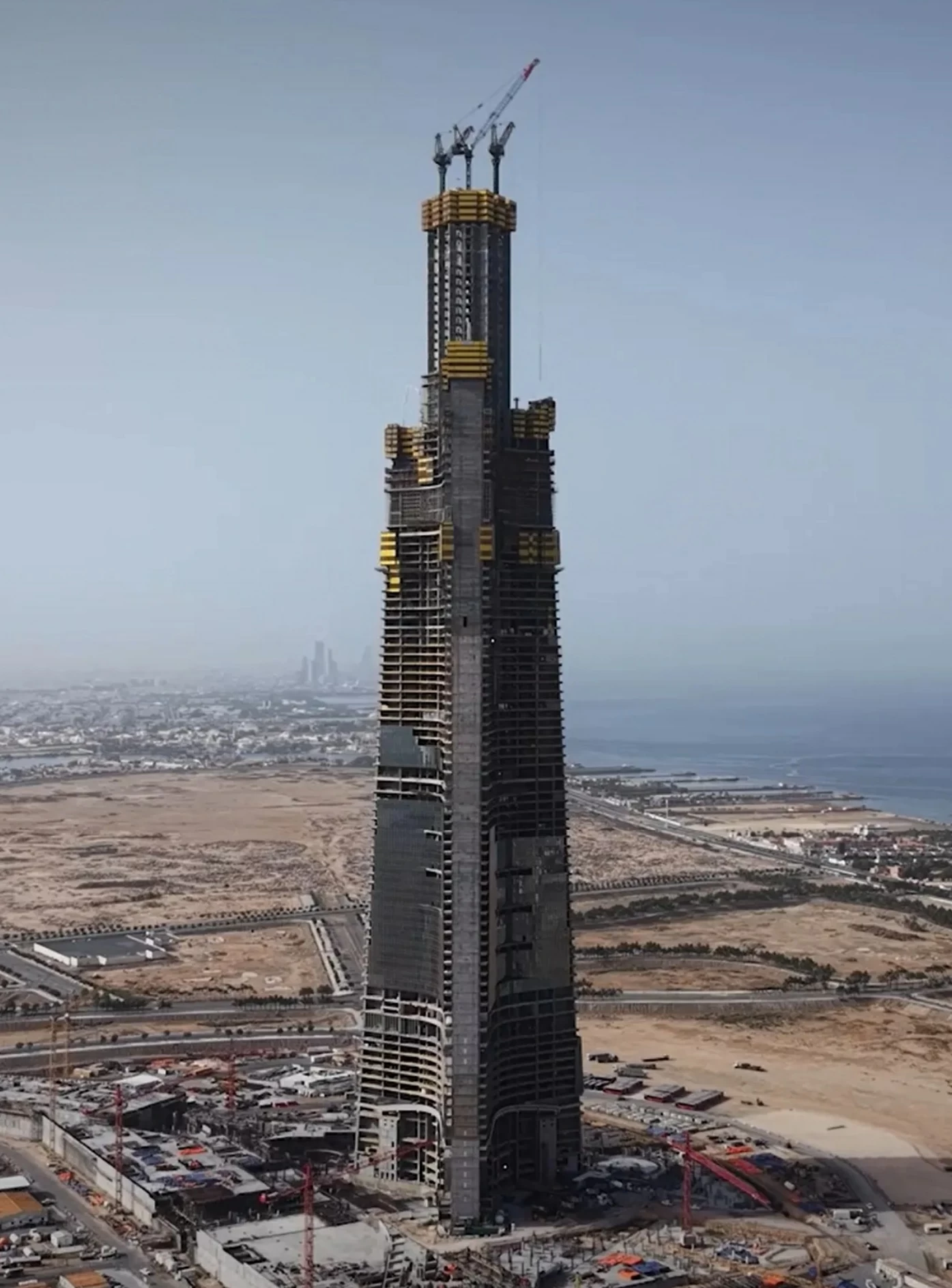 برج جدة.. المتر الـ 500 خلال 25 أسبوعاً