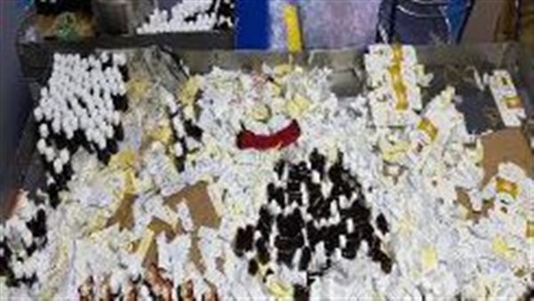 ضبط 4 ملايين قرص مغشوش و6 أطنان مواد خام مجهولة بمصنع مكملات غذائية في أكتوبر