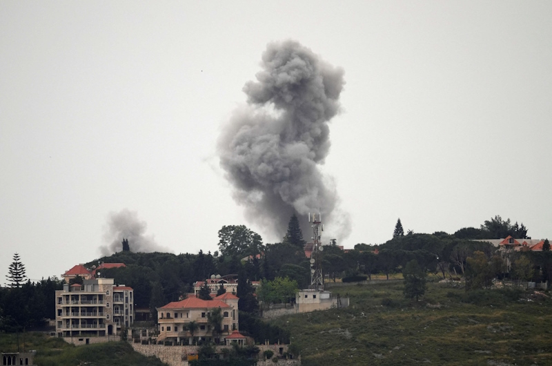 مقتل 12 شخصا وإصابة 3 آخرين في غارة إسرائيلية على جنوب لبنان