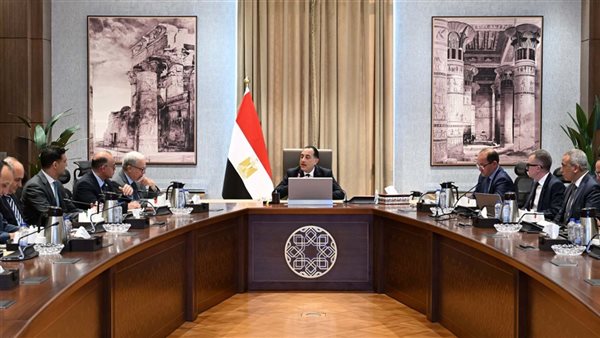 أخبار مصر اليوم: السيسي يشهد أداء المحافظين الجدد اليمين الدستورية.. رئيس الوزراء يستعرض أولويات المرحلة المقبلة في الملفات الاقتصادية.. الأرصاد تحذر من انخفاض كبير بدرجات الحرارة