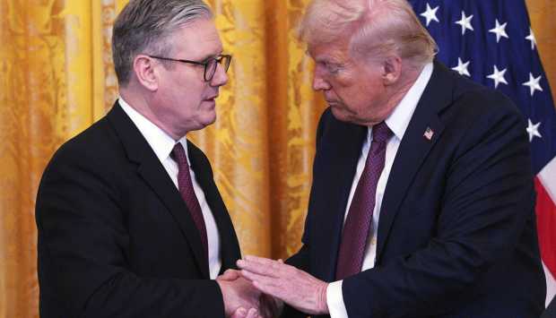 بريطانيا: ستارمر وترامب ناقشا هاتفيا مفاوضات واشنطن وطهران في جنيف