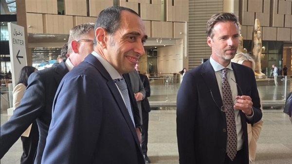 رئيس سيجنيفاي ووزير التجارة الهولندي يتفقدان منظومة الإضاءة الذكية بالمتحف المصري الكبير