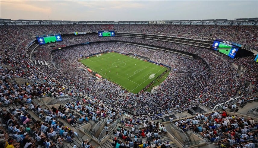 مواد كيميائية سامة تهدد ملعب نهائي كأس العالم