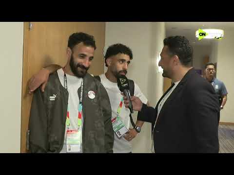 فراعنة الكورة  - احتفالات لاعبي منتخب مصر مع الجماهير أمام مقر الإقامة في فانكوفر