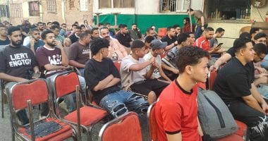 توافد المواطنين على المقاهى والأندية بأسيوط لمتابعة مباراة مصر والأرجنتين