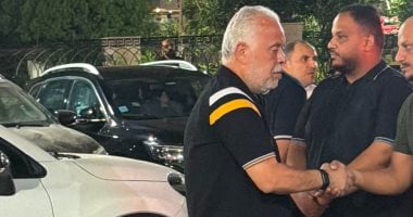 أشرف زكى وأحمد السعدنى وكريم محمود عبد العزيز فى عزاء المنتج ياسر صبحى