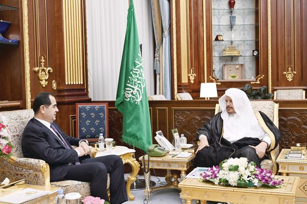 رئيس الشورى يلتقي سفير طاجيكستان