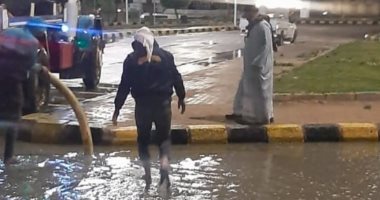 تقلبات الطقس تضرب القاهرة والجيزة.. سقوط سقف قاعة أفراح بكورنيش إمبابة لشدة الرياح.. وانقلاب حفار أعلى دائري الهرم يتسبب فى كثافات مرورية.. ورصد تراكمات للمياه بمطالع ومنازل الكباري لإزالتها