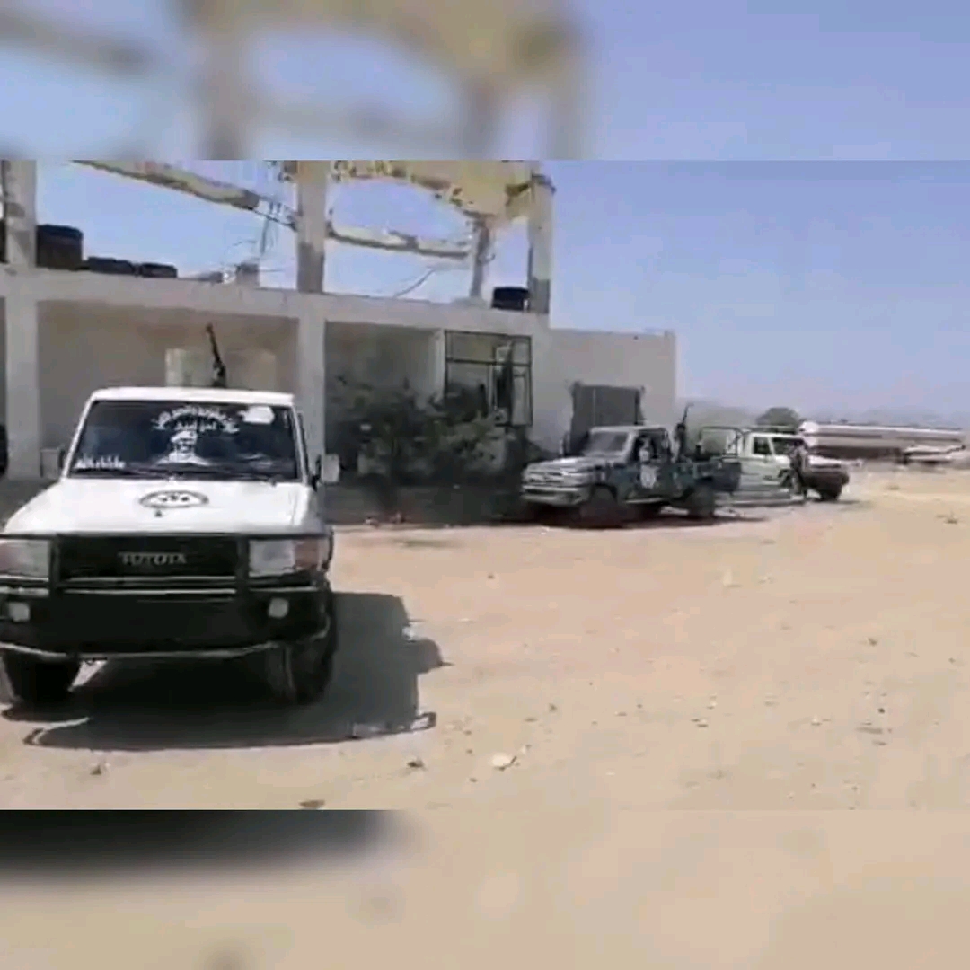 حملة أمنية تنهي نقاطًا غير قانونية وتضبط أسلحة مسلحين في المحفد بأبين