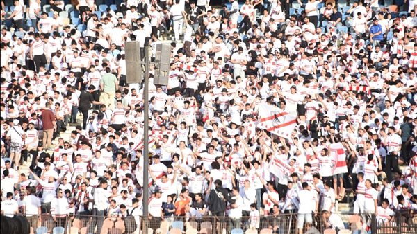 لاعبو الزمالك يعتذرون للجماهير بعد الخسارة بثلاثية أمام الأهلى (فيديو)