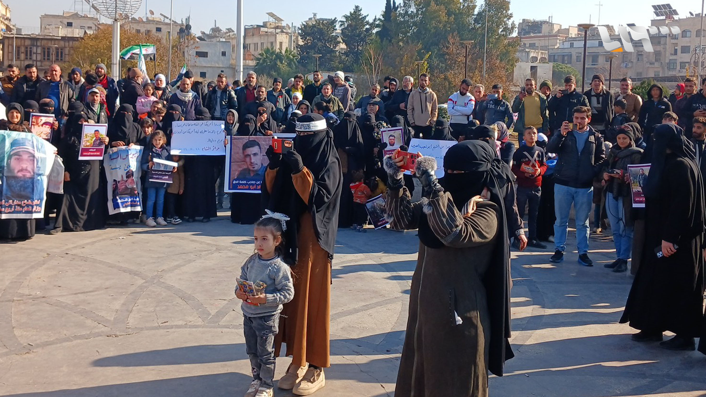 بينهم أعضاء في "حزب التحرير".. الإفراج عن دفعة من موقوفي إدلب