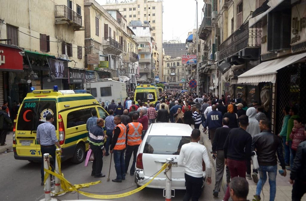 طعنها 27 مرة.. القبض على شاب اعتدى على خطيبته السابقة داخل مقر عملها