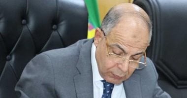 محافظ المنيا يعتمد ترقية 14 ألفًا و430 من أعضاء هيئة التعليم