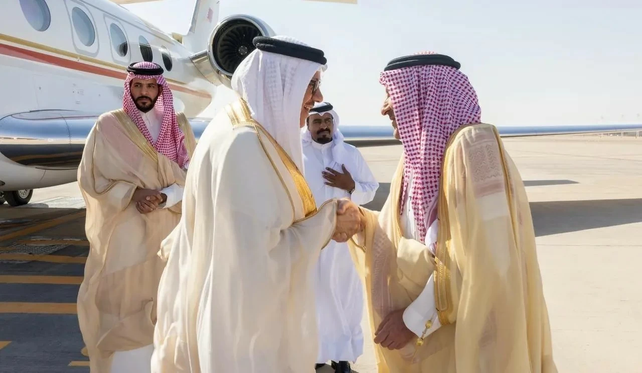 وزير خارجية البحرين يصل إلى الرياض في زيارة رسمية