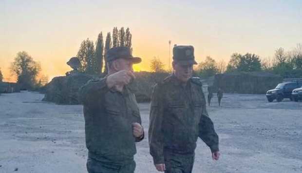 رئيس الأركان الروسي يتفقد سير العمليات القتالية: بوتين أوعز بدحر القوات الأوكرانية