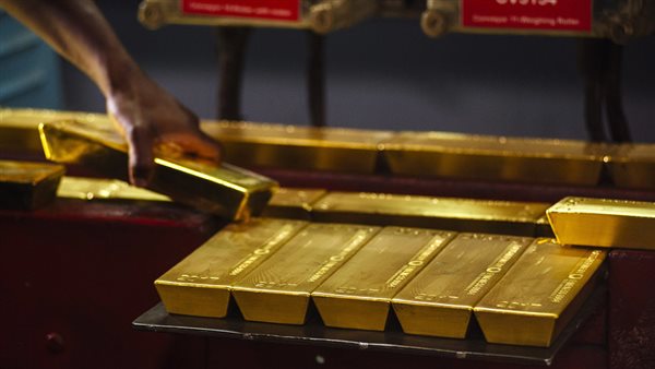 الذهب يفقد بريقه، خبيرة: فتح هرمز يسحب البساط من الملاذات الآمنة