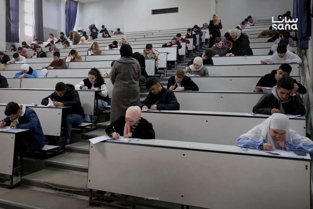 930 طالباً يتقدمون لامتحانات السنة التحضيرية للكليات الطبية في جامعة حماة