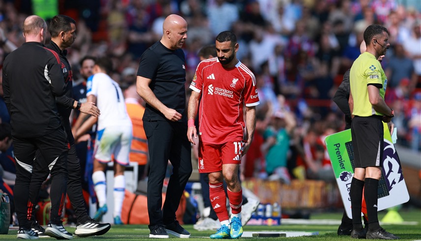 سلوت يثير الجدل بتصريح لاذع ضد معايير محمد صلاح