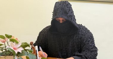 مطرب القناع.. كابوتشي يستعد لطرح البومه الجديد "تورتة"